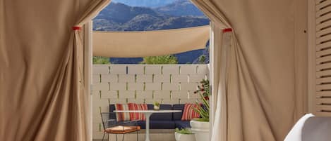 Camera Deluxe, 1 letto king (Patio Garden 1 King) | Biancheria da letto di alta qualità, minibar, una cassaforte in camera
