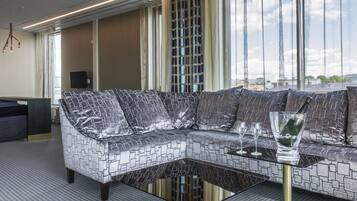 Design Suite, 1 King Bed, Non Smoking, Lake View | Living area | TV