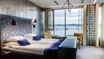 Junior Suite, 1 King Bed, Non Smoking, Lake View | Lake view