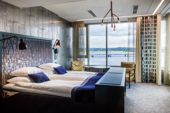 Junior Suite, 1 King Bed, Non Smoking, Lake View | Lake view