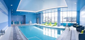 실내 수영장, 09:00 ~ 자정 오픈, 일광욕 의자