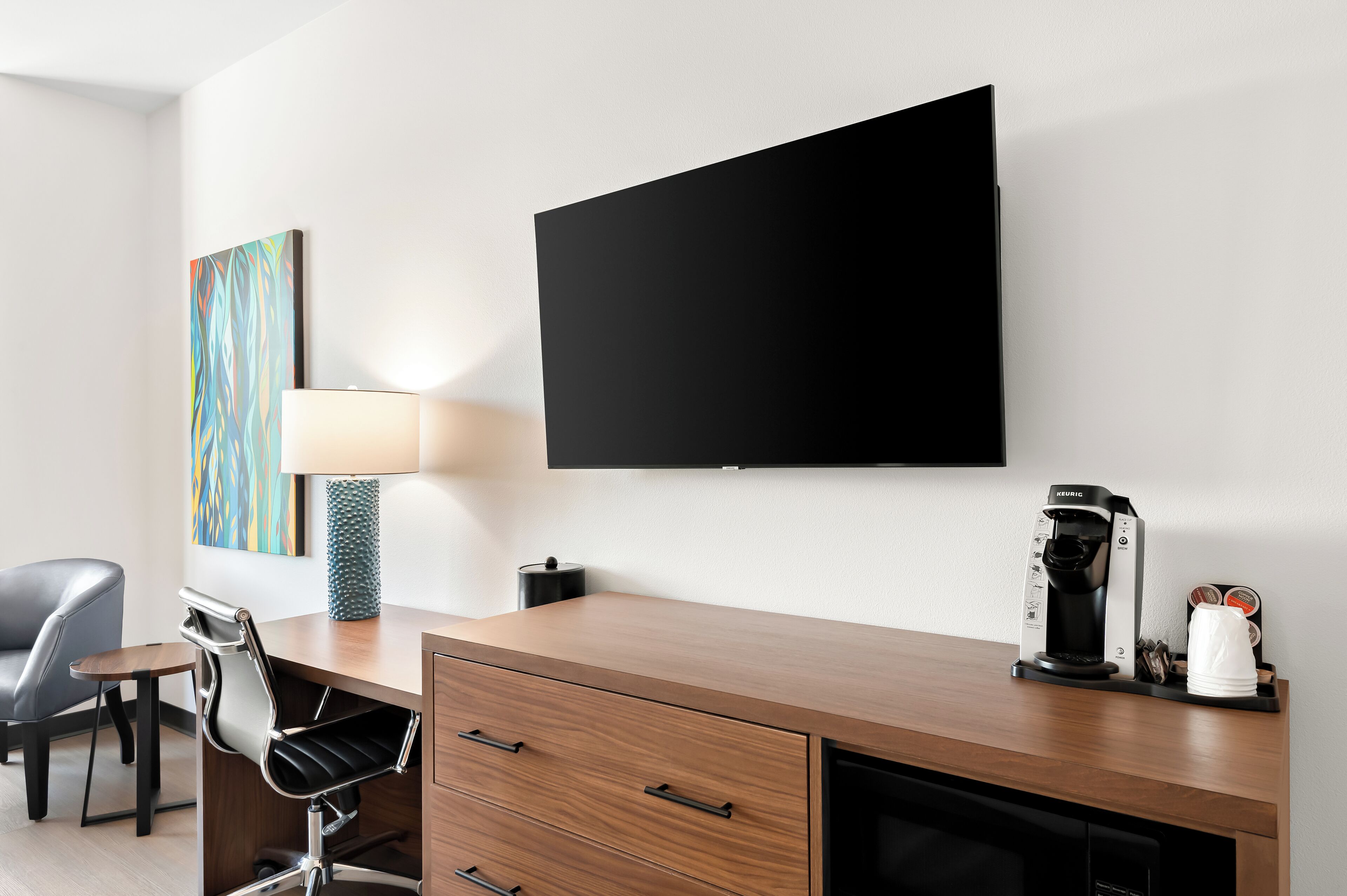 standard room, 1 king bed, accessible | 1 bedroom, desk, blackout curtains, free wifi