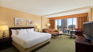 Premium bedding, in-room safe, desk, blackout drapes