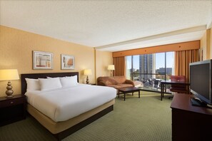 Premium bedding, in-room safe, desk, blackout drapes - University Plaza Hotel and Convention Center Springfield (Springfield)