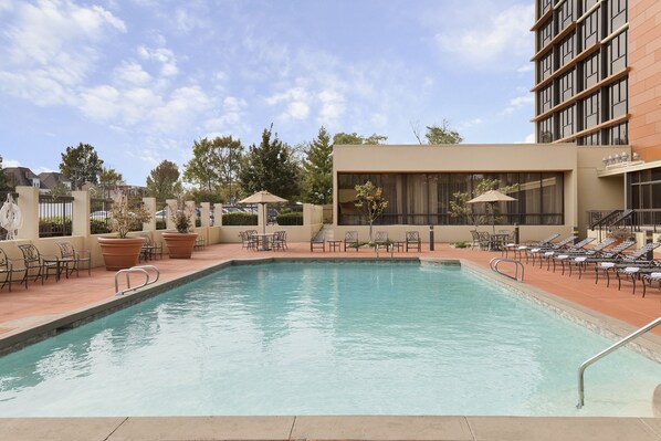 Indoor pool, seasonal outdoor pool - University Plaza Hotel and Convention Center Springfield (Springfield)