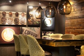 Tägliches Frühstücksbuffet (15.00 USD pro Person)