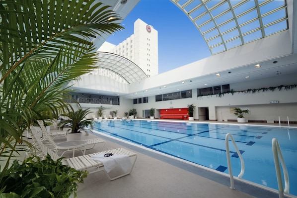 Indoor pool, lifeguards on site