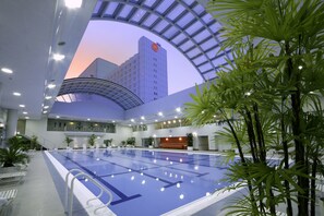 Indoor pool, open 8 AM to 9 PM, lifeguards on site - Sheraton Miyako Hotel Osaka (Osaka)