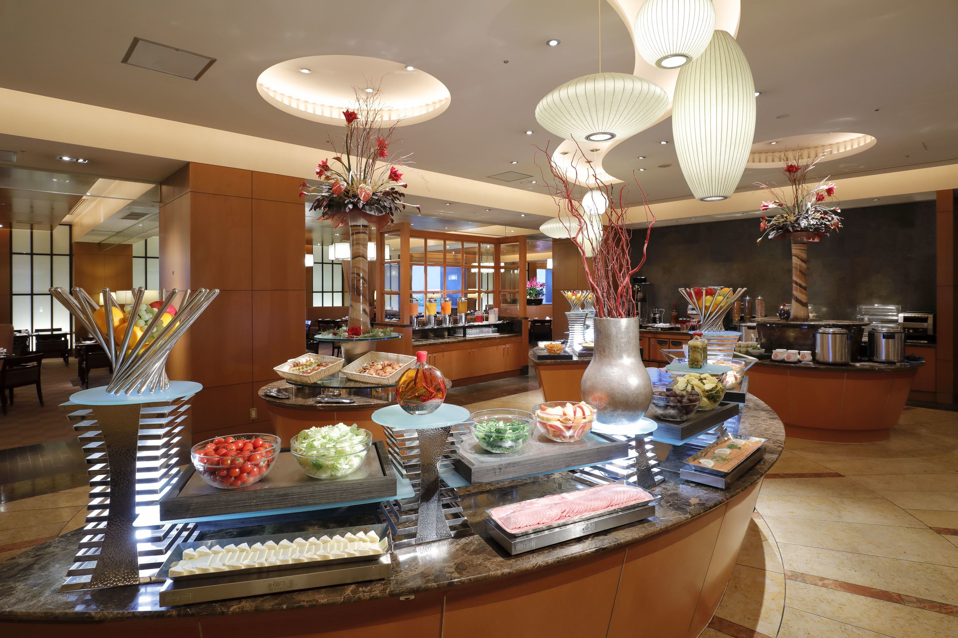 daily buffet breakfast (jpy 4000 per person)
