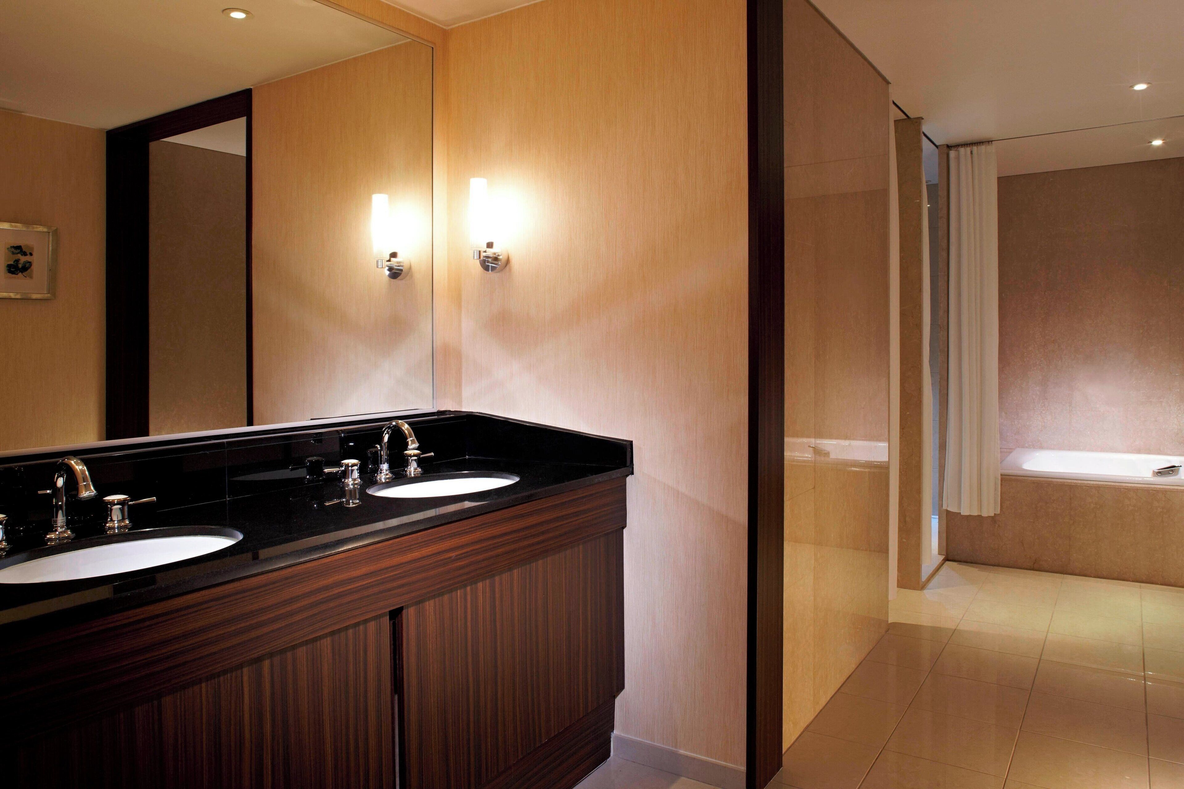 combined shower/bathtub, deep-soaking bathtub, free toiletries