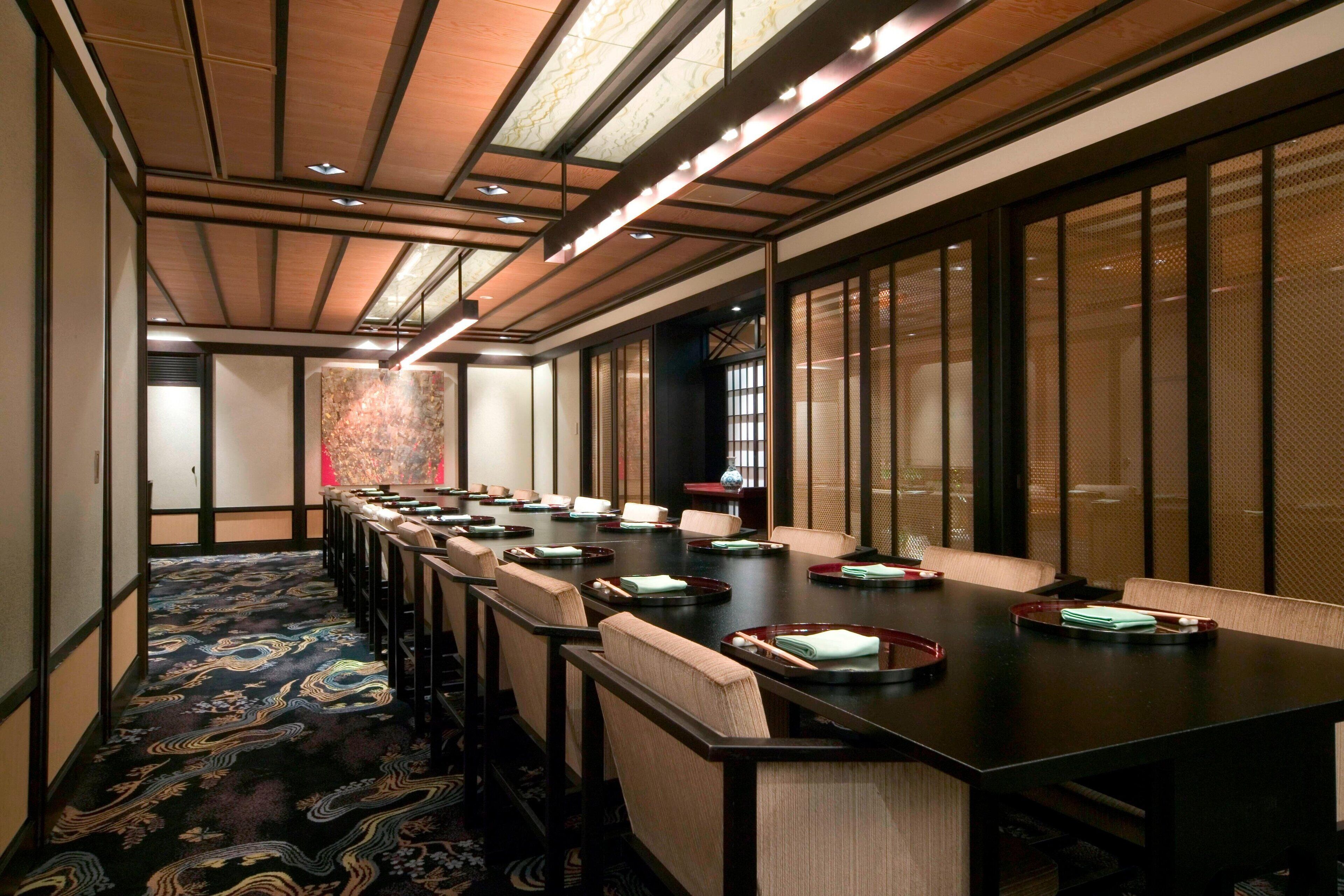 3 restaurants, breakfast, lunch, dinner served; chinese cuisine