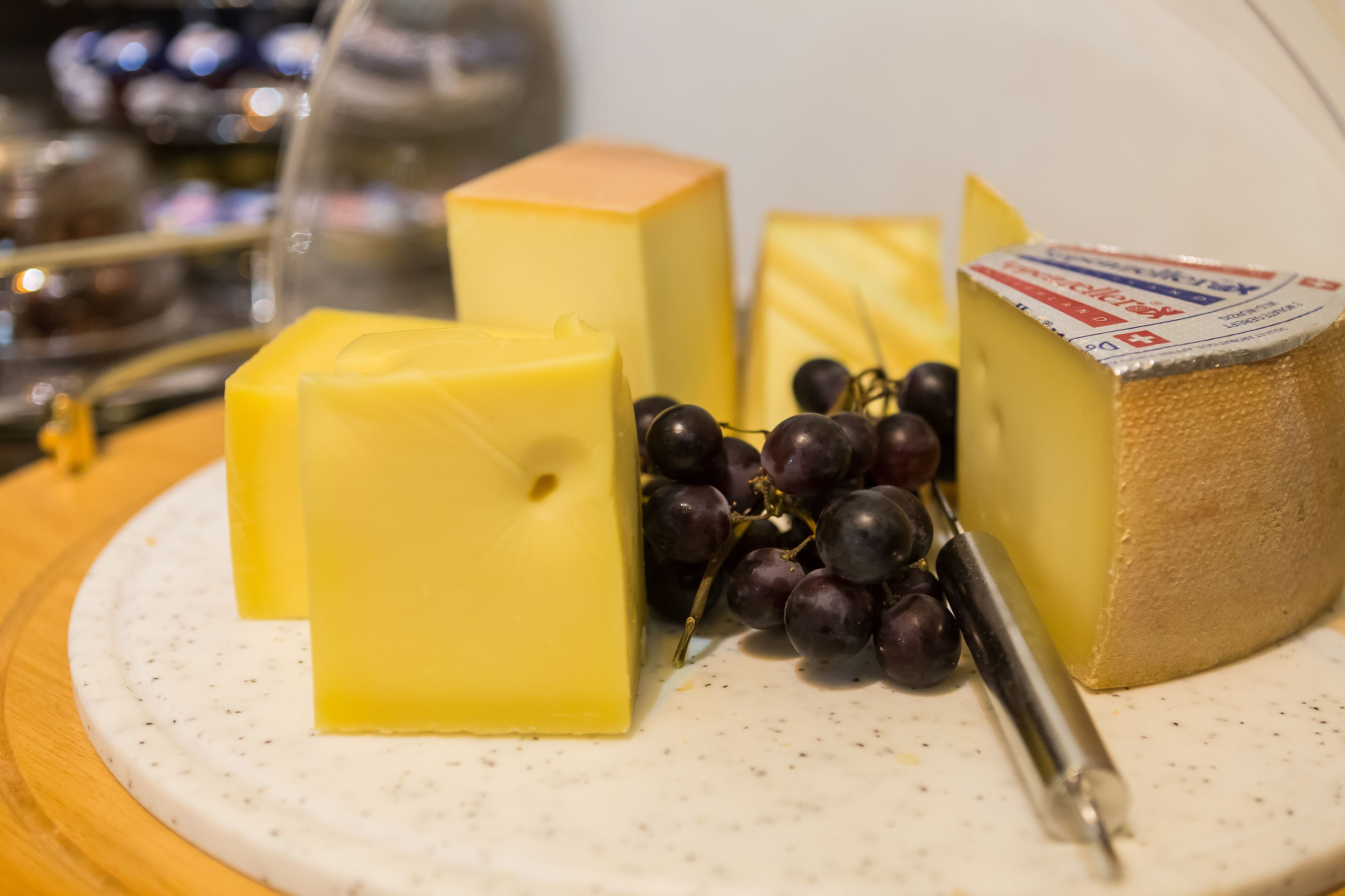 Daily buffet breakfast (CHF 30 per person)