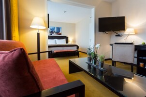 Premium bedding, minibar, in-room safe, desk