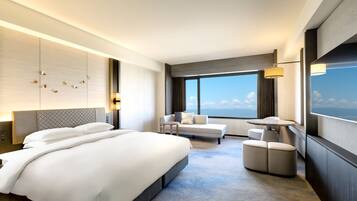 Down duvets, in-room safe, desk, blackout curtains