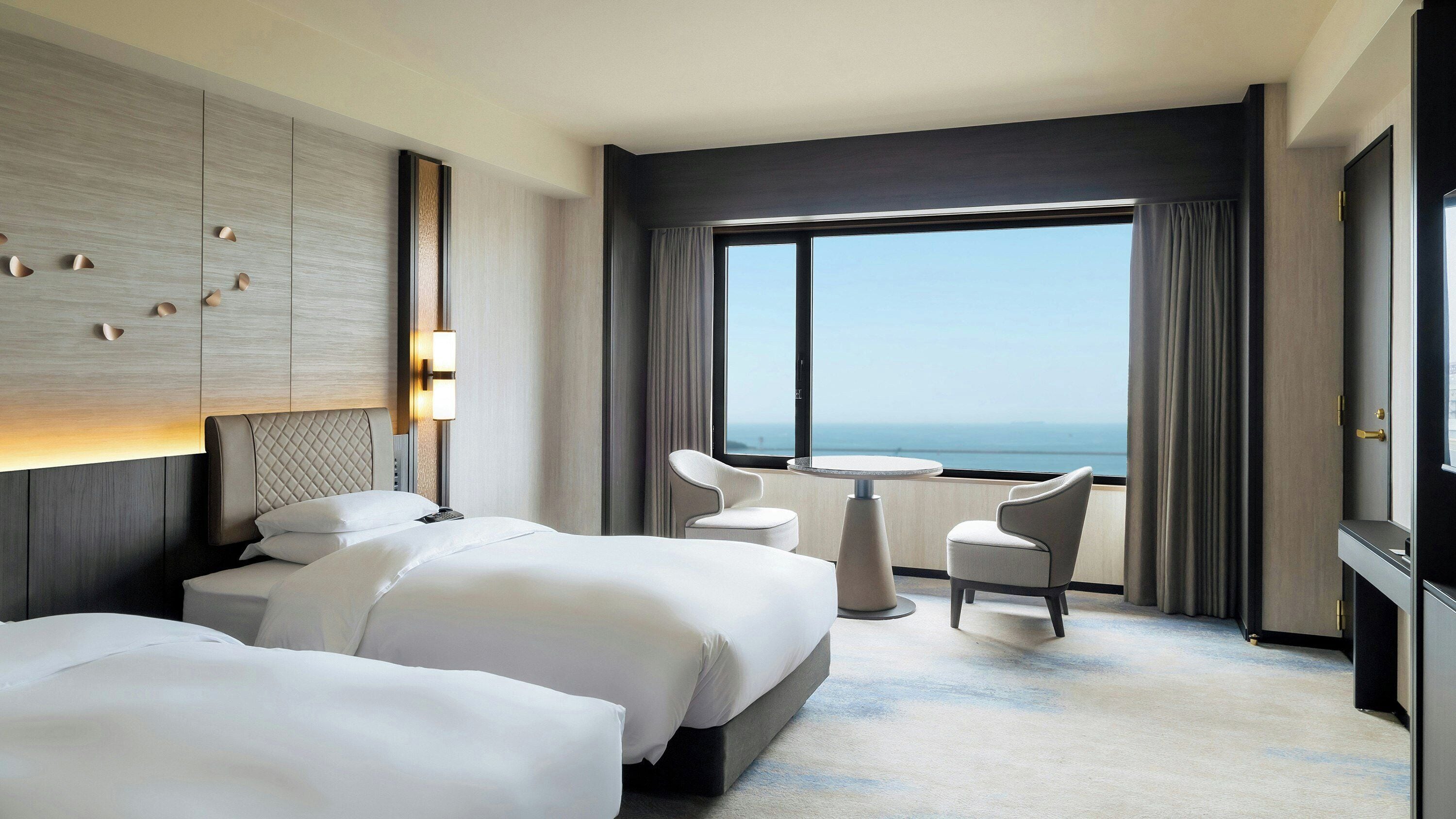 Down duvets, in-room safe, desk, blackout curtains