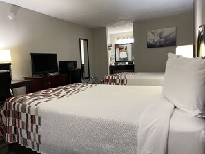 Deluxe-huone, 2 parisänkyä, tupakointi kielletty | Työpöytä, silitysrauta/-lauta, ilmainen Wi-Fi, vuodevaatteet