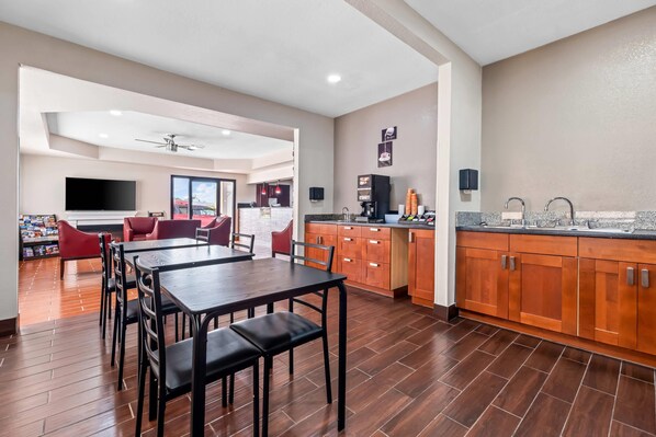 含每日外帶早餐