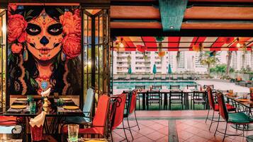 2 restaurants, breakfast, lunch, dinner served; international cuisine