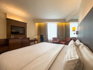Deluxe King Bed | In-room safe, laptop workspace, blackout curtains, iron/ironing board - Rembrandt Hotel Bangkok (Bangkok)