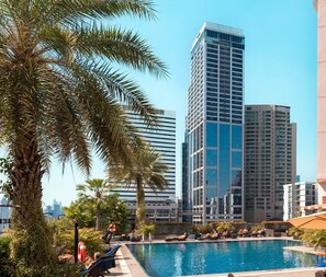 Outdoor pool, open 7:00 AM to 9:00 PM, pool umbrellas - Rembrandt Hotel Bangkok (Bangkok)