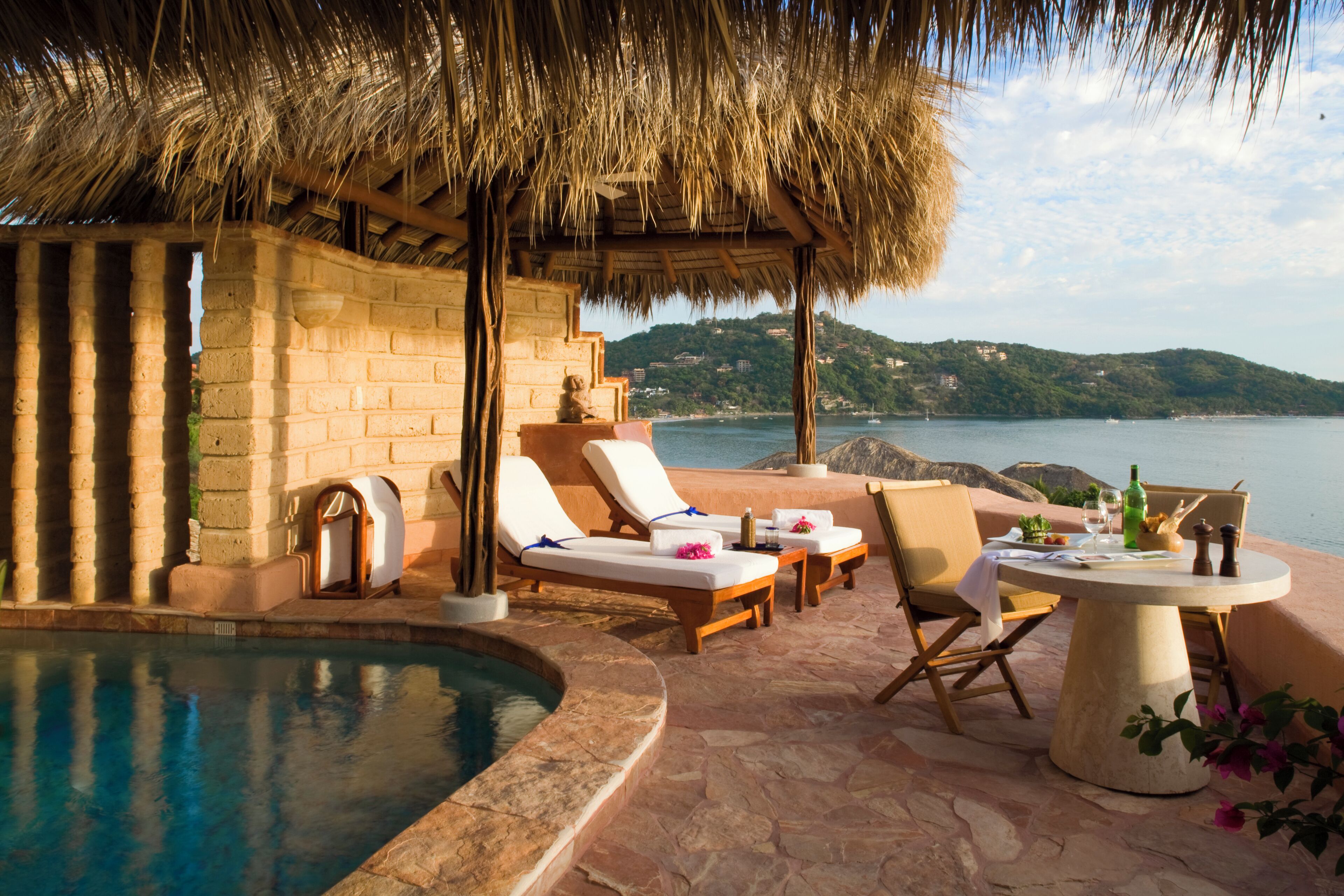 Owner´s Luxury Pool Suite | Minibar (con algunos artículos gratuitos), caja fuerte, escritorio