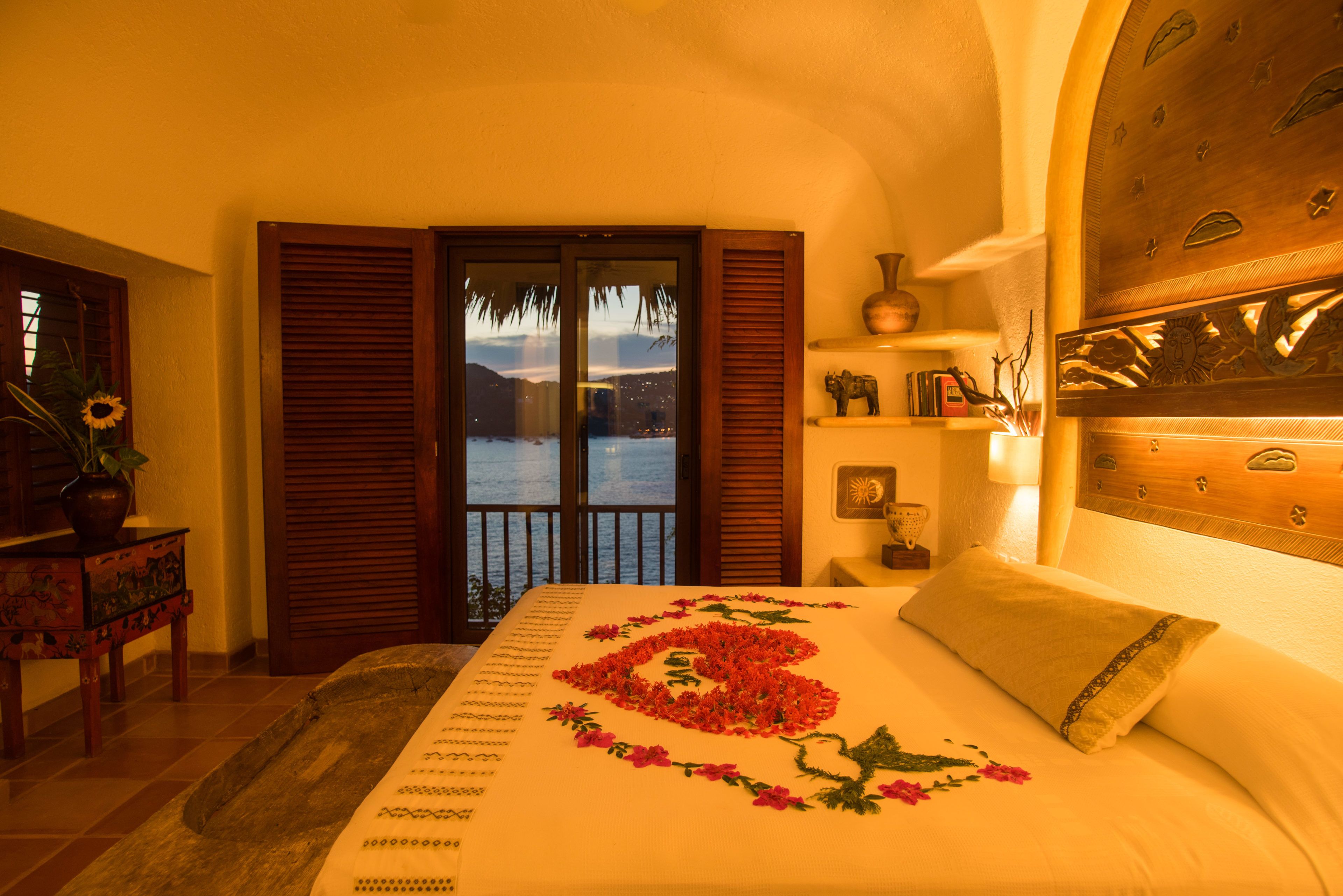 Oceanfront Master Pool Suite | Frigobar (abastecido com alguns itens grátis), cofres nos quartos