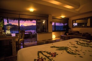Owner´s Luxury Pool Suite | Free minibar items, in-room safe, individually decorated
