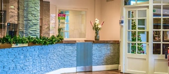 OYO Himley Country Hotel