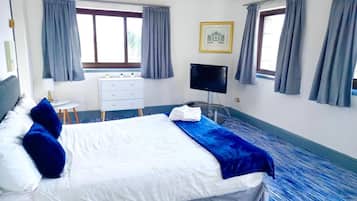 Desk, iron/ironing board, free WiFi, bed sheets