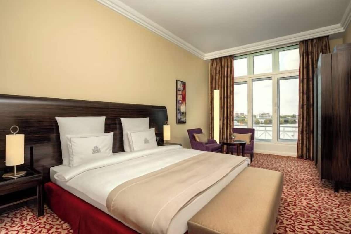 1 bedroom, premium bedding, pillowtop beds, minibar