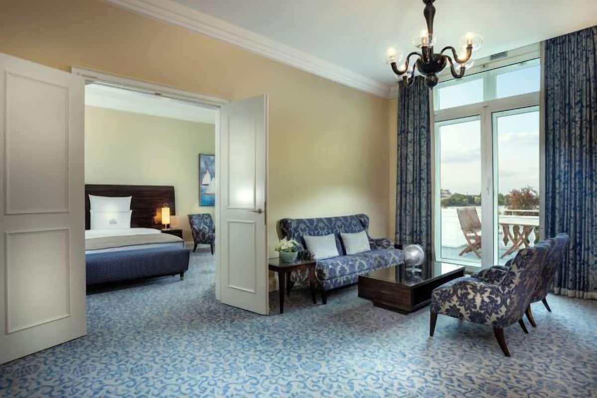 1 bedroom, premium bedding, pillowtop beds, minibar