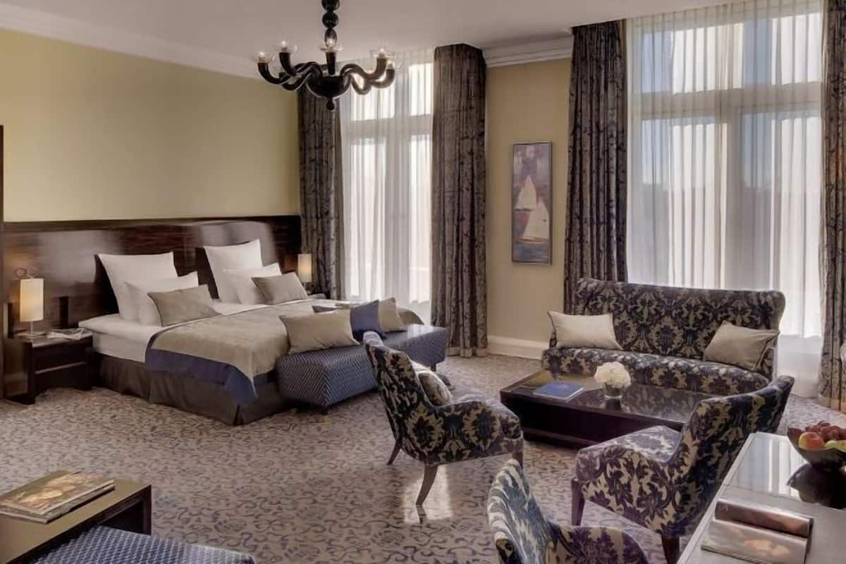 1 bedroom, premium bedding, pillowtop beds, minibar