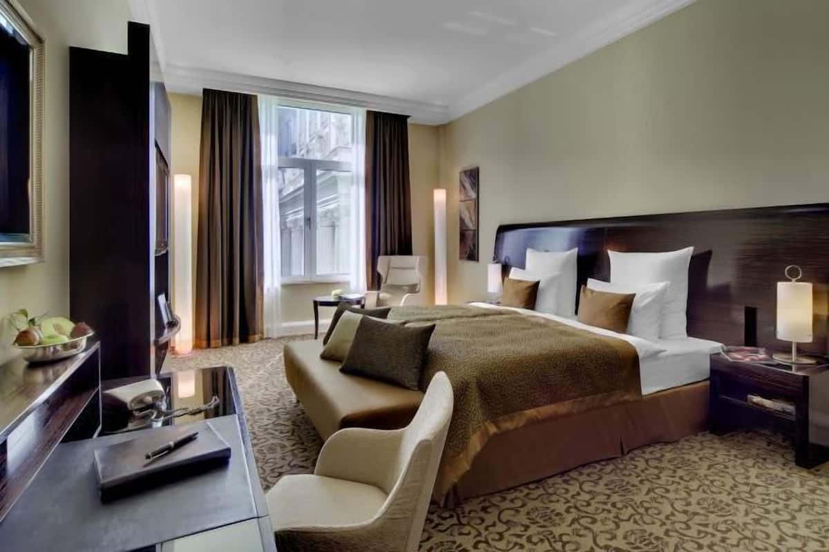 1 bedroom, premium bedding, pillowtop beds, minibar