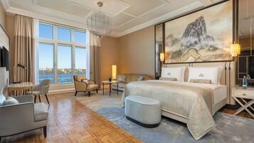 Ropa de cama de alta calidad, camas con pillow-top y minibar
