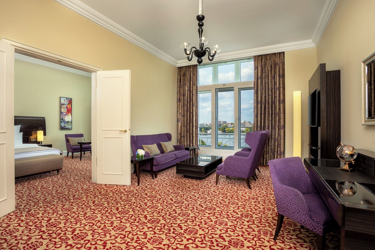 Superior Suite, 1 Bedroom, Lake View | Premium bedding, pillowtop beds, minibar, in-room safe