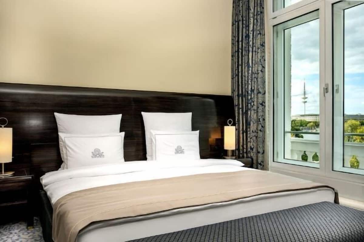 1 bedroom, premium bedding, pillowtop beds, minibar