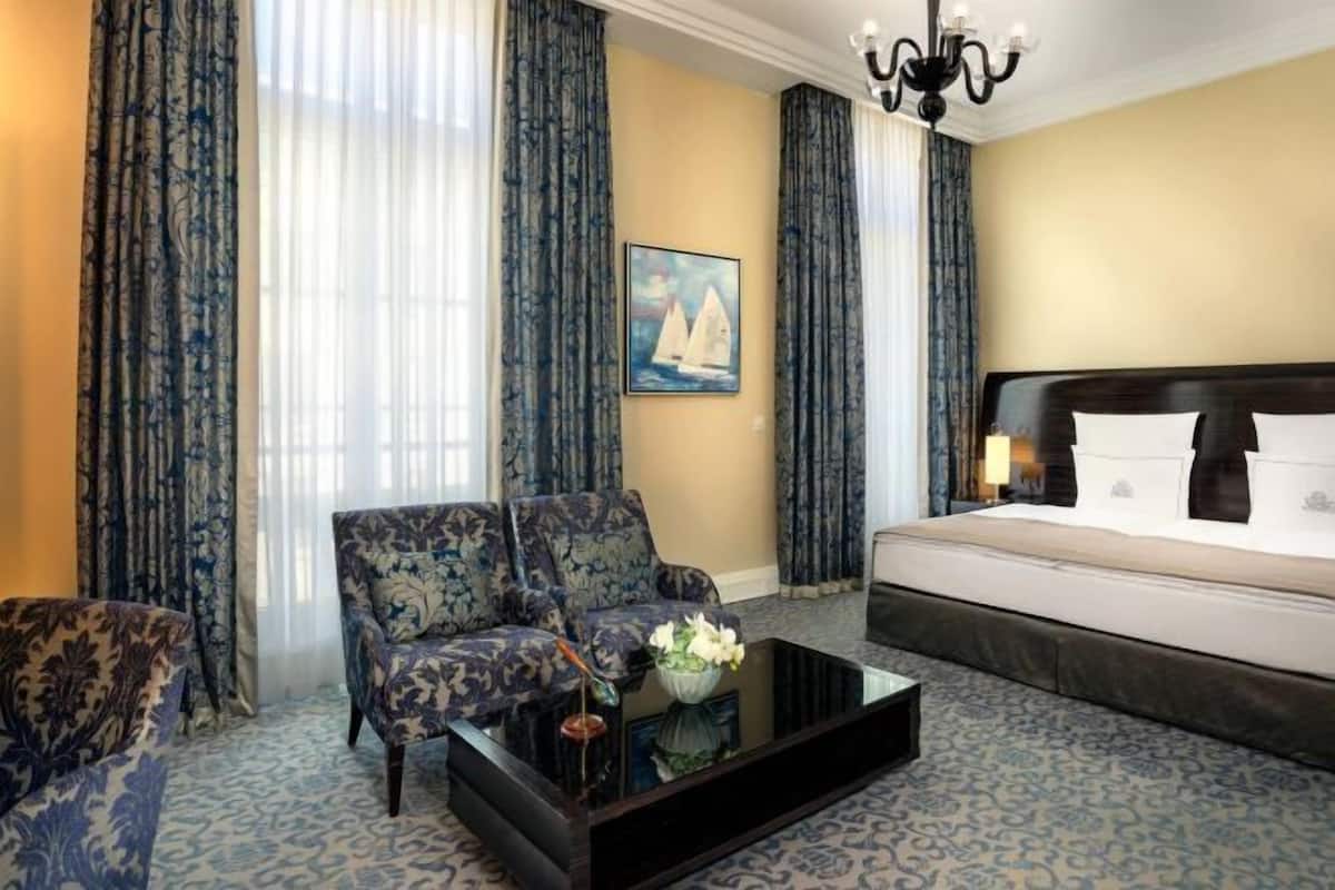 1 bedroom, premium bedding, pillowtop beds, minibar