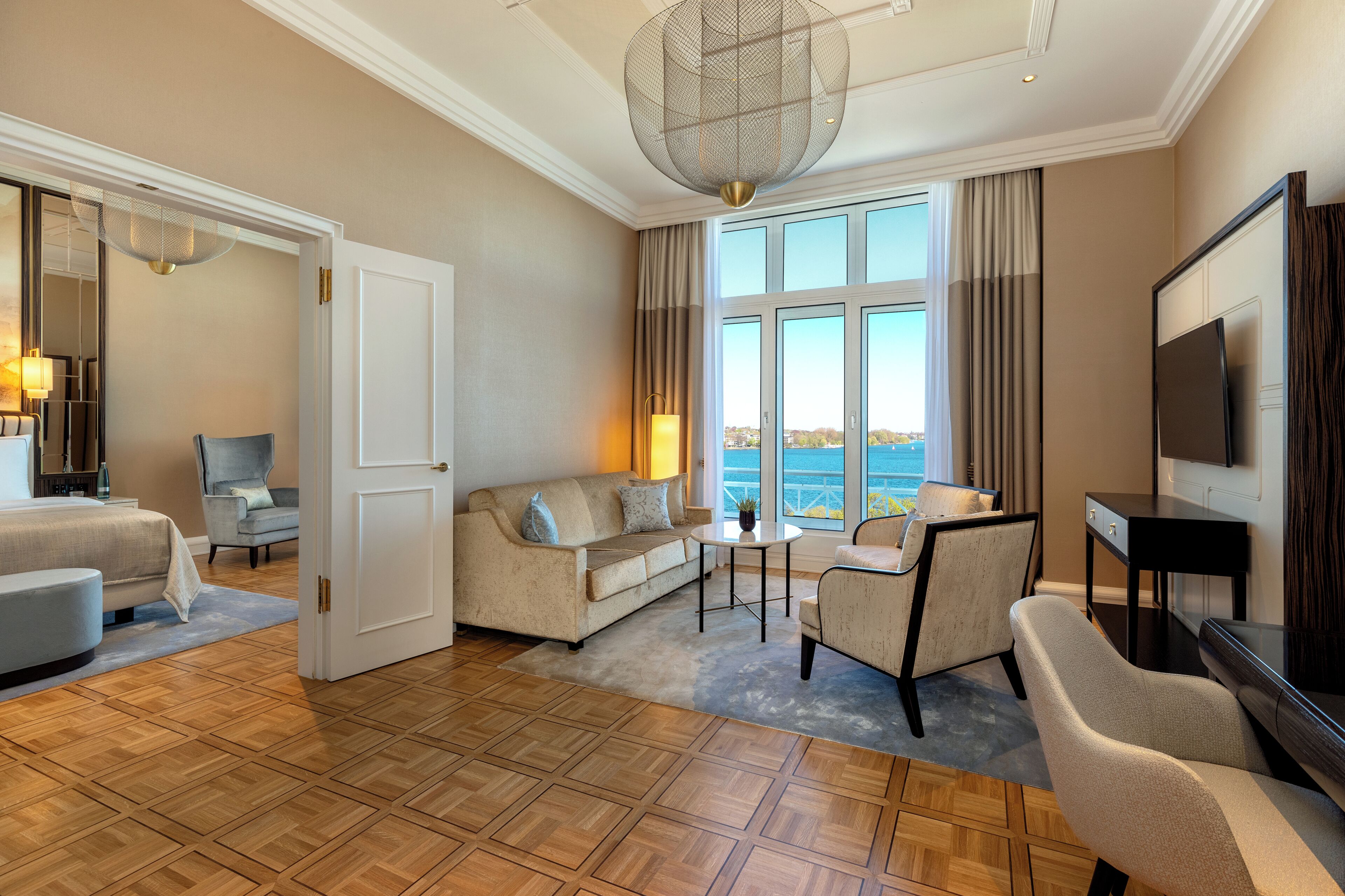 Premium bedding, pillowtop beds, minibar, in-room safe