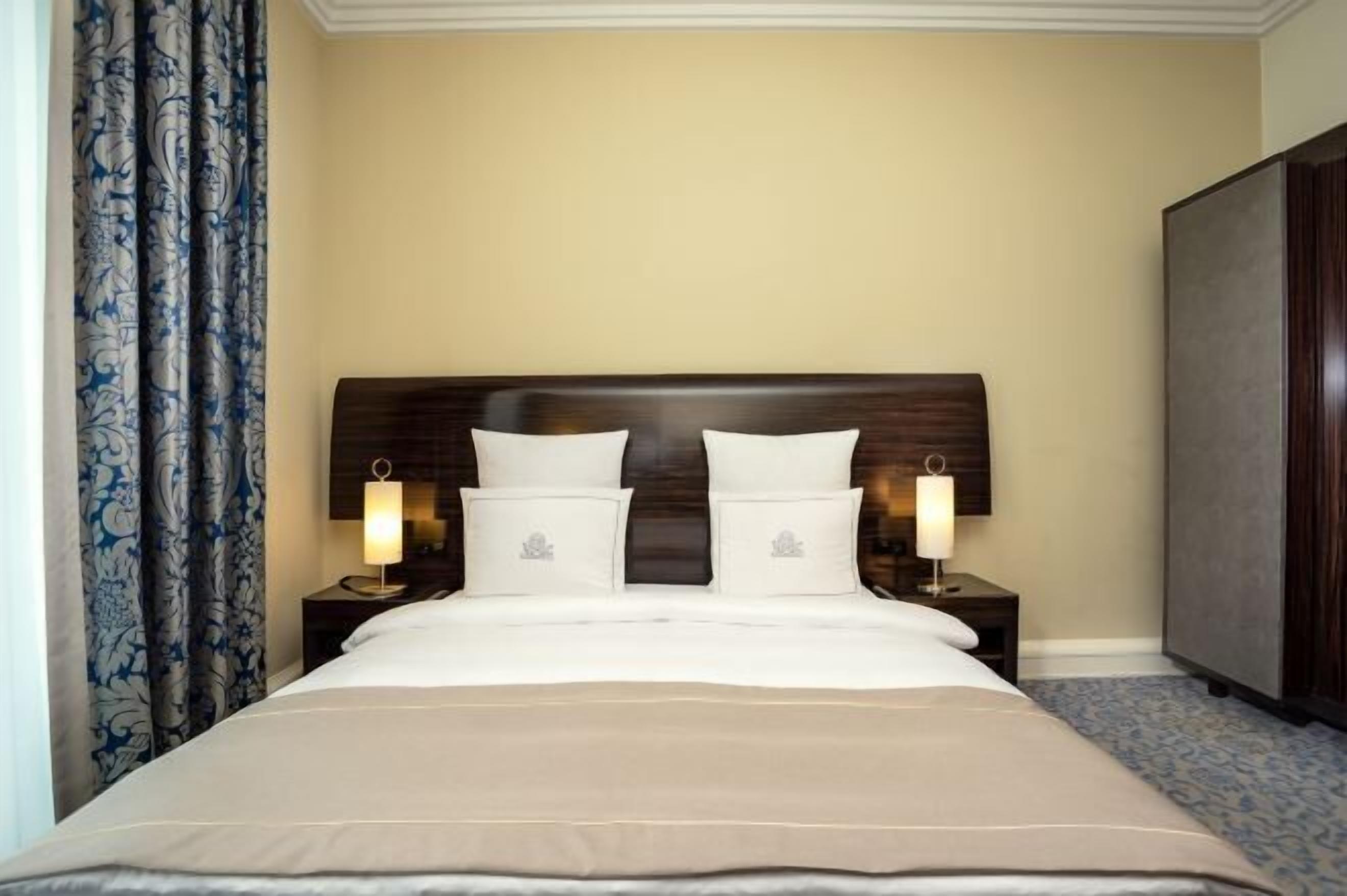 Premium bedding, pillow-top beds, minibar, in-room safe