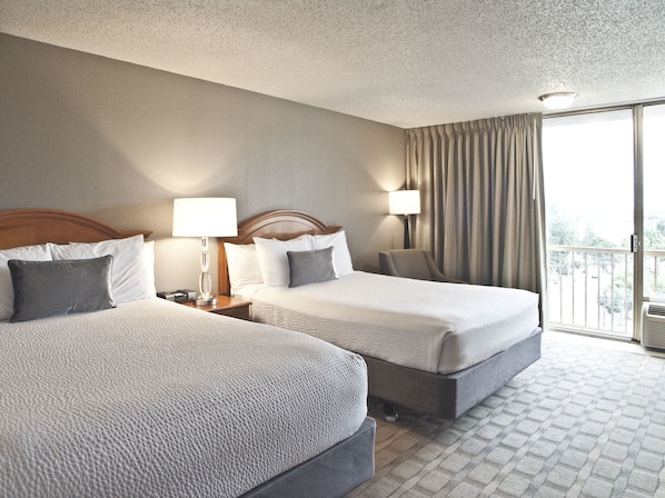 Caja de seguridad en la habitación, escritorio y cortinas blackout 