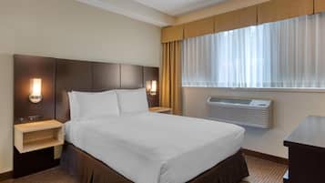 Family Suite, 1 Queen Bed, Non Smoking, Refrigerator & Microwave (Queen sofabed) | 1 bedroom, Egyptian cotton sheets, premium bedding, in-room safe