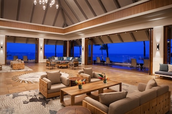 Hotel entrance and lobby at Sheraton Maui Resort & Spa