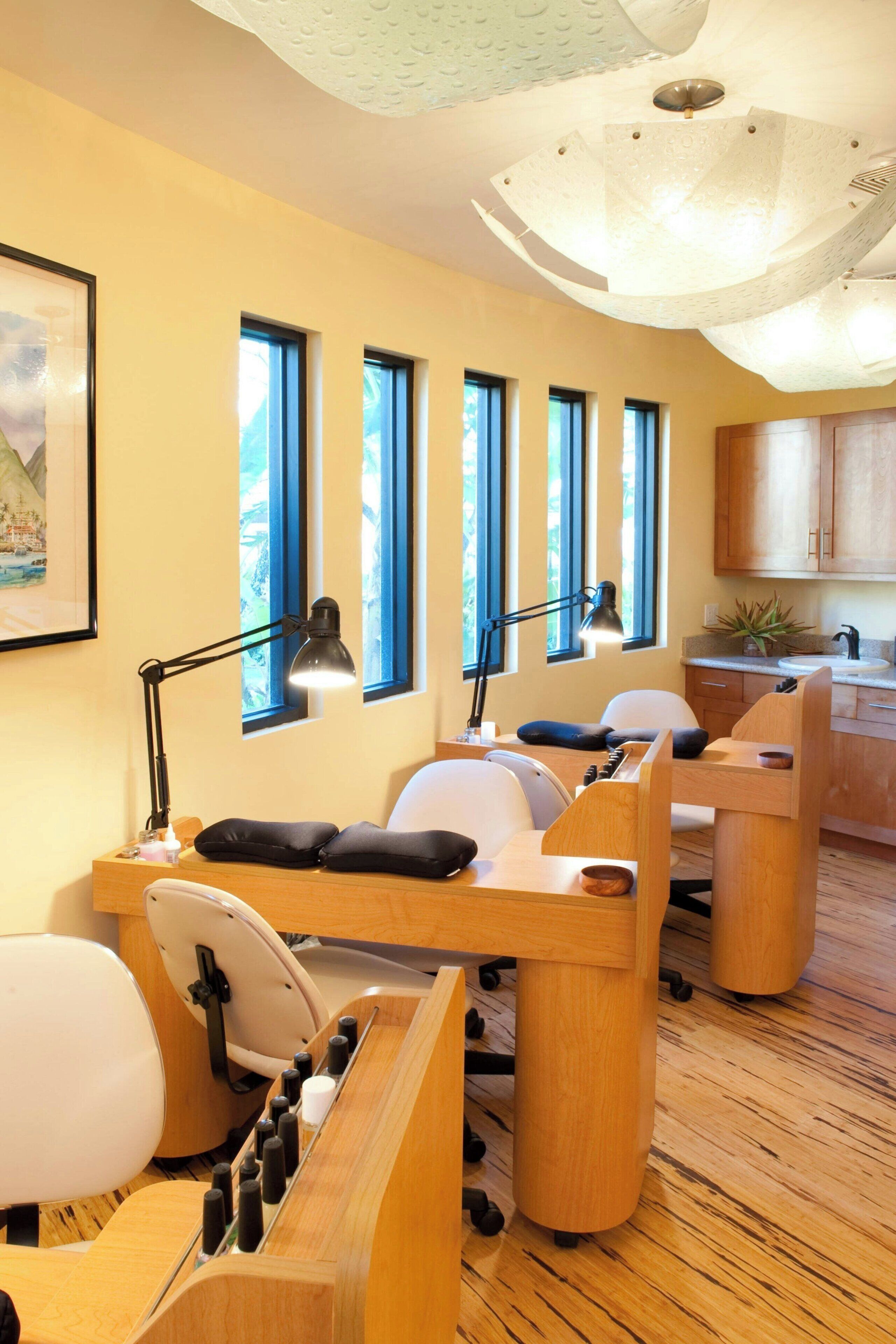 hot tub, body treatments, hot stone massages, prenatal massages