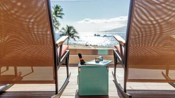 5 restaurants; breakfast, lunch, and dinner served