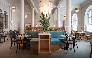 Breakfast, lunch and brunch served