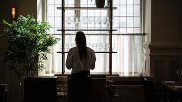 Petit-déjeuner, déjeuner et brunch servis sur place