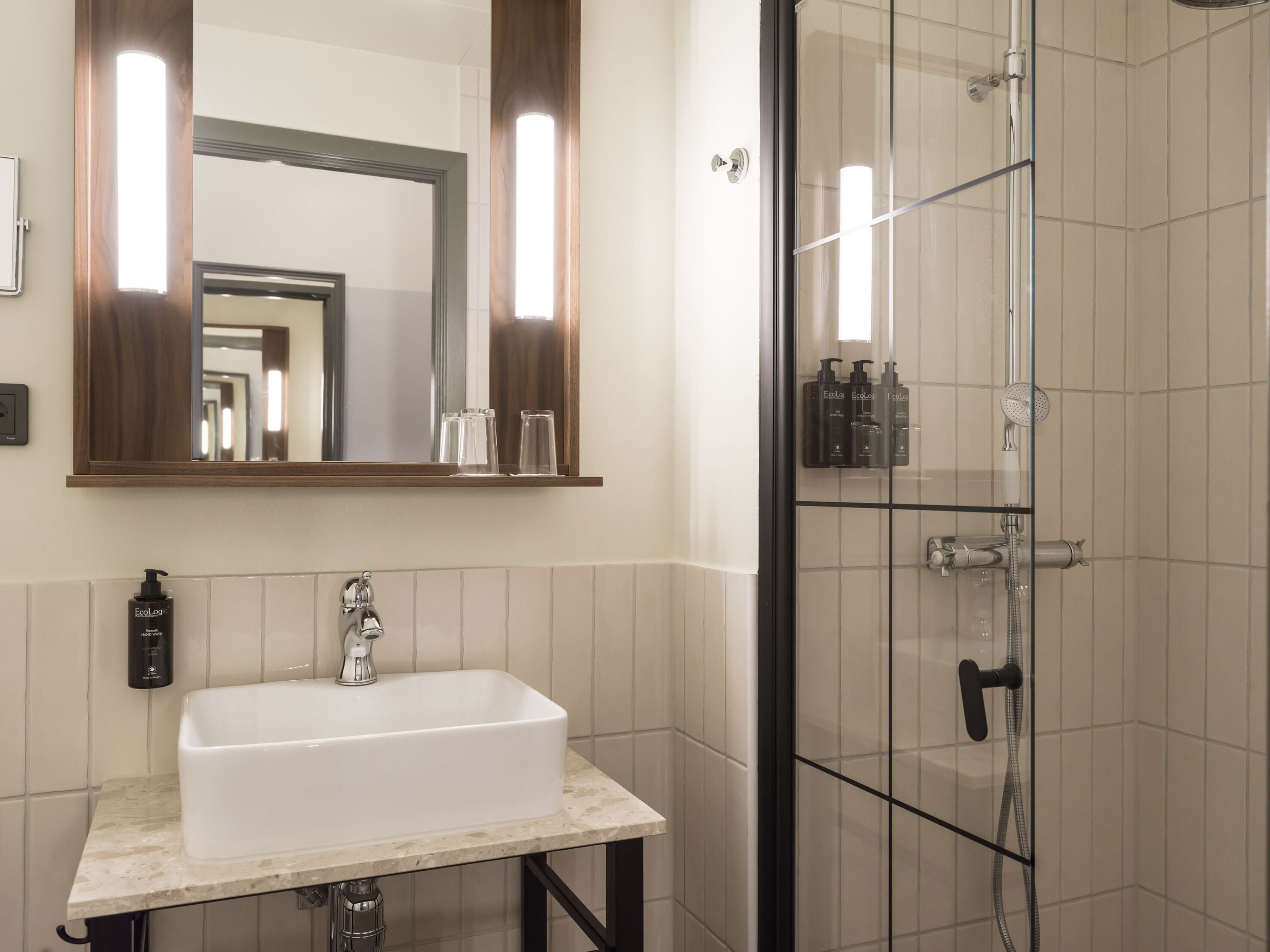 shower, free toiletries, hair dryer, towels