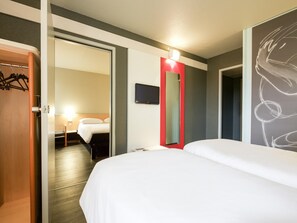 1 Schlafzimmer, hochwertige Bettwaren, Pillowtop-Betten, Schreibtisch