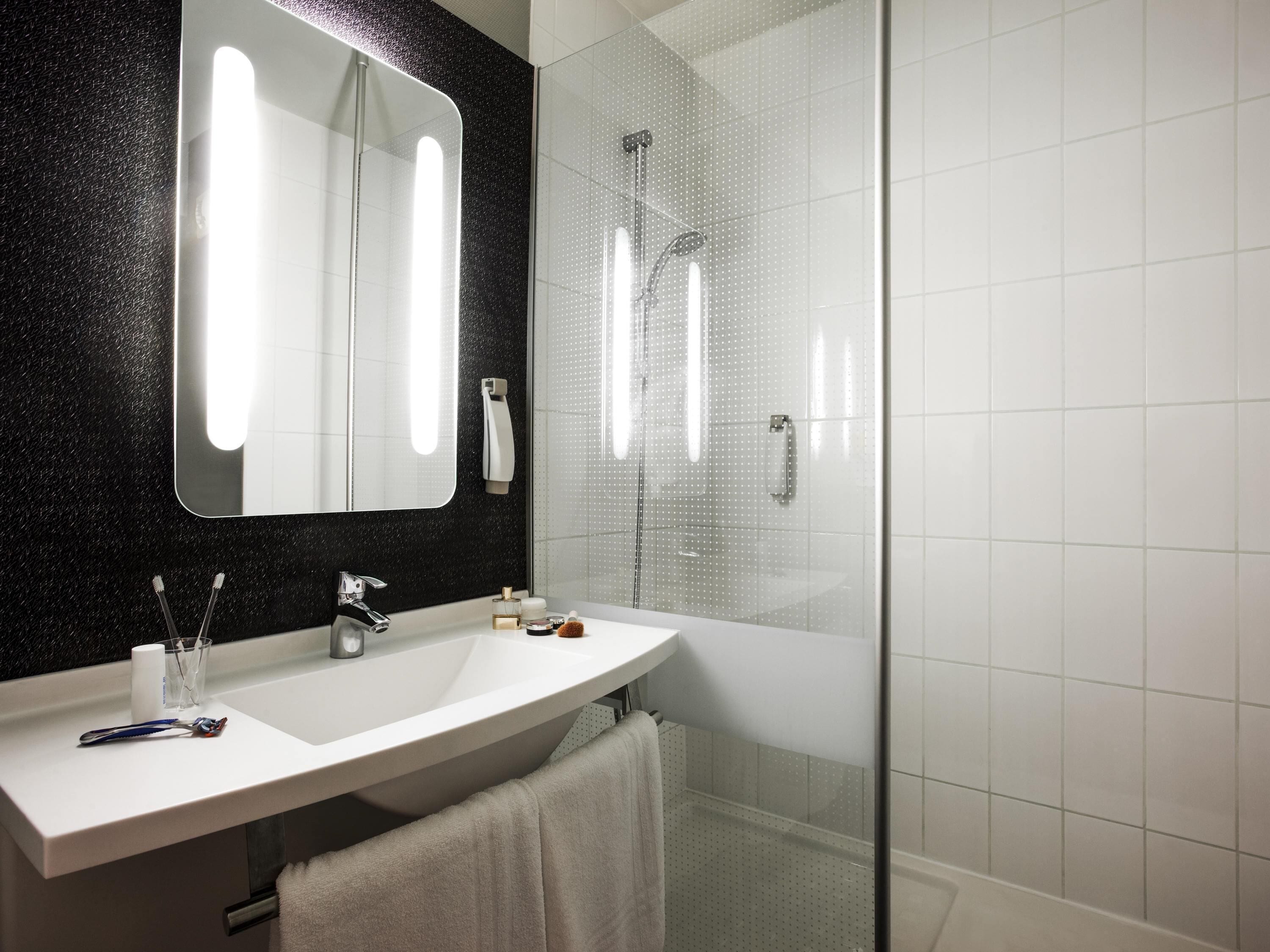 1 bedroom, premium bedding, pillowtop beds, desk