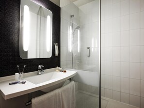 1 bedroom, premium bedding, pillowtop beds, desk